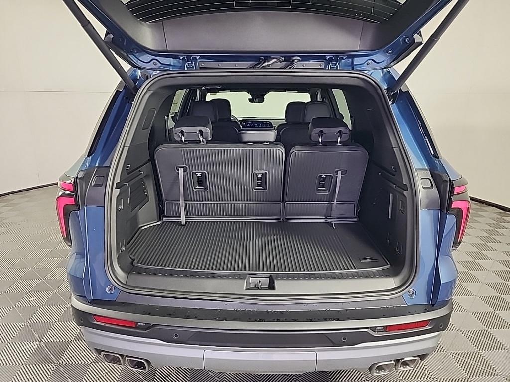 new 2026 Chevrolet Traverse car, priced at $47,944