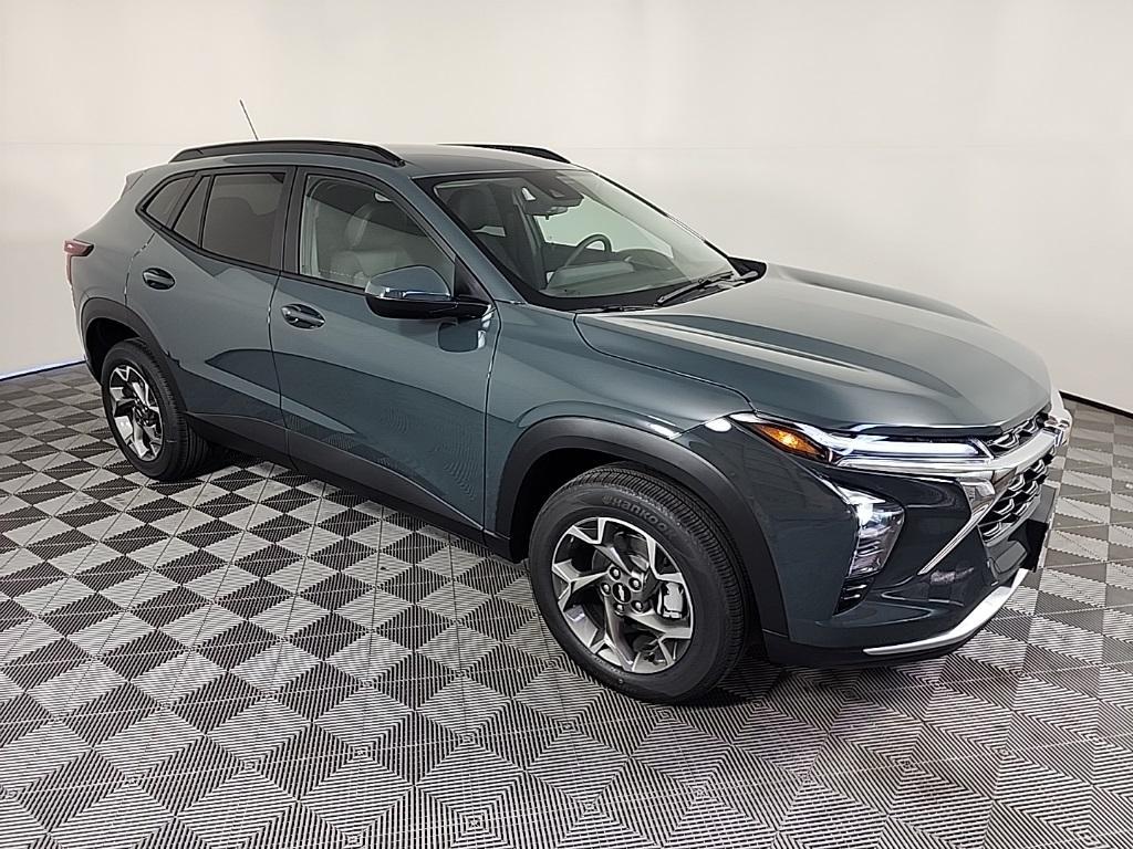 new 2025 Chevrolet Trax car, priced at $24,610