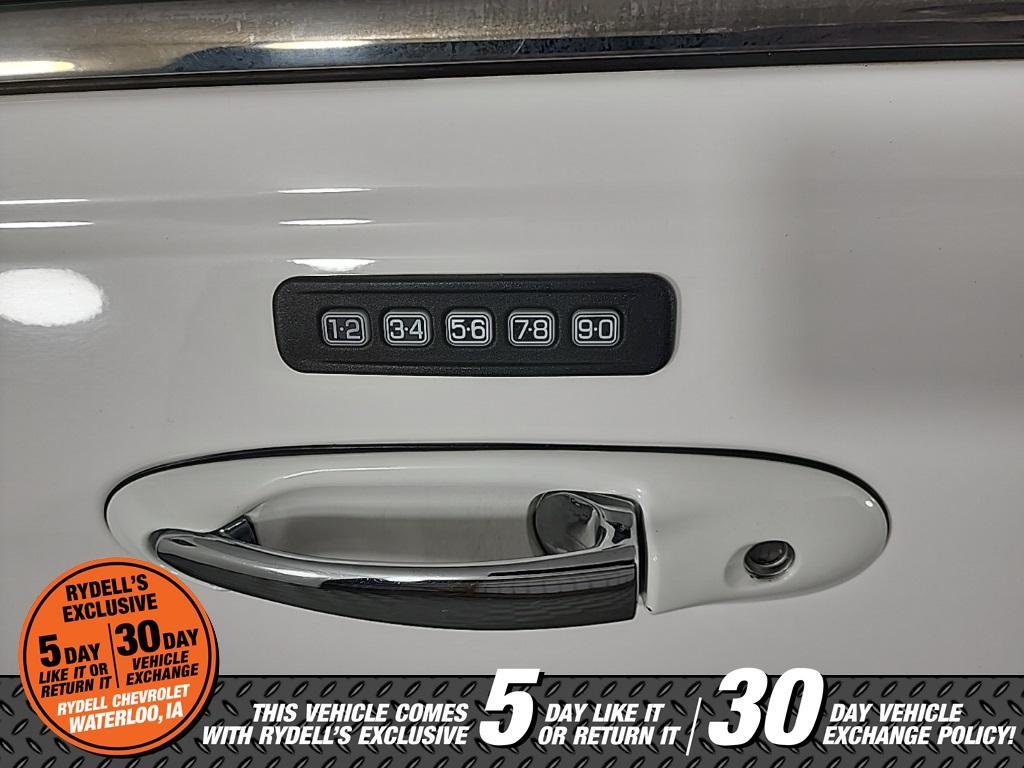 used 2009 Lincoln Town Car car, priced at $14,991