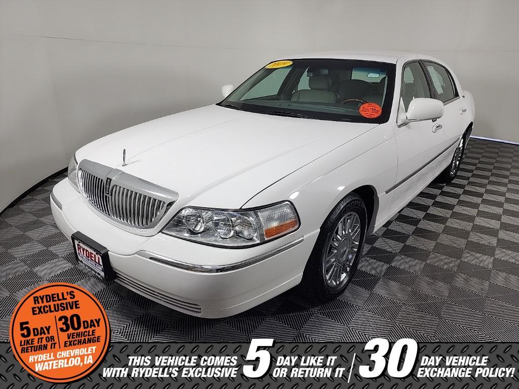 used 2009 Lincoln Town Car car, priced at $14,991