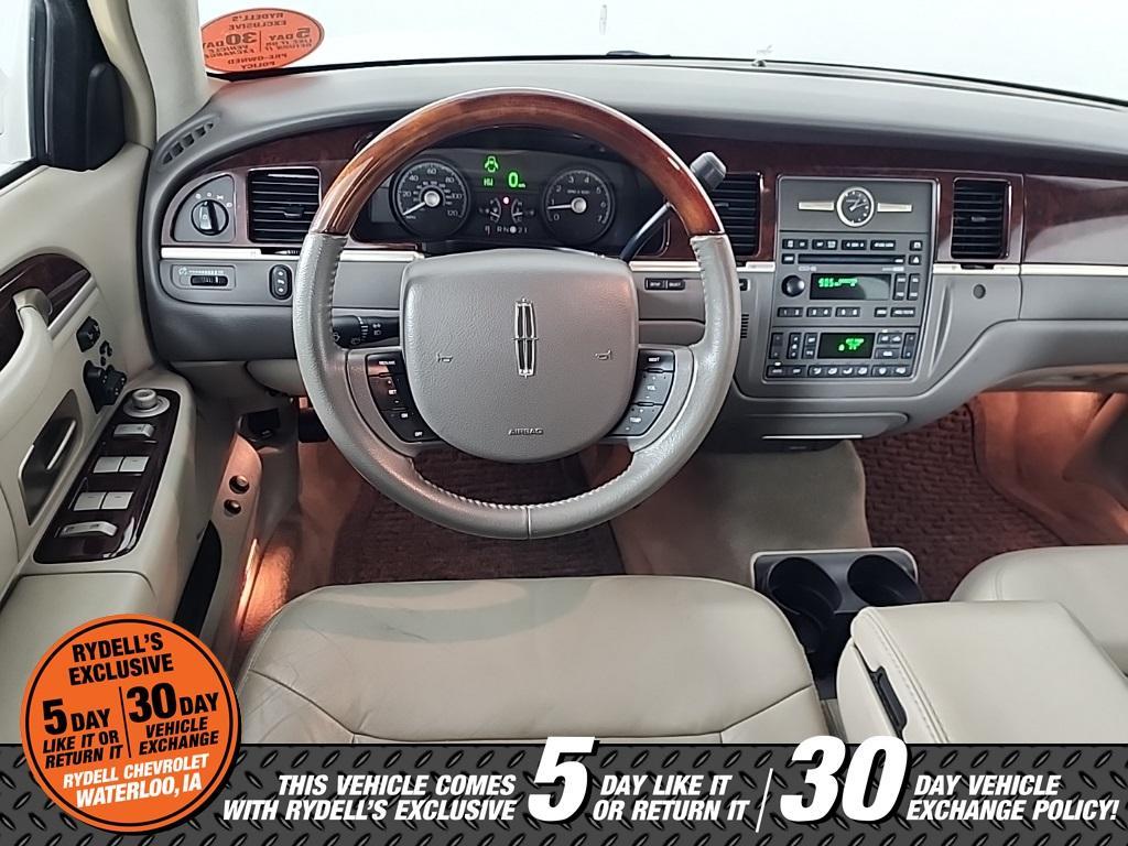 used 2009 Lincoln Town Car car, priced at $14,991