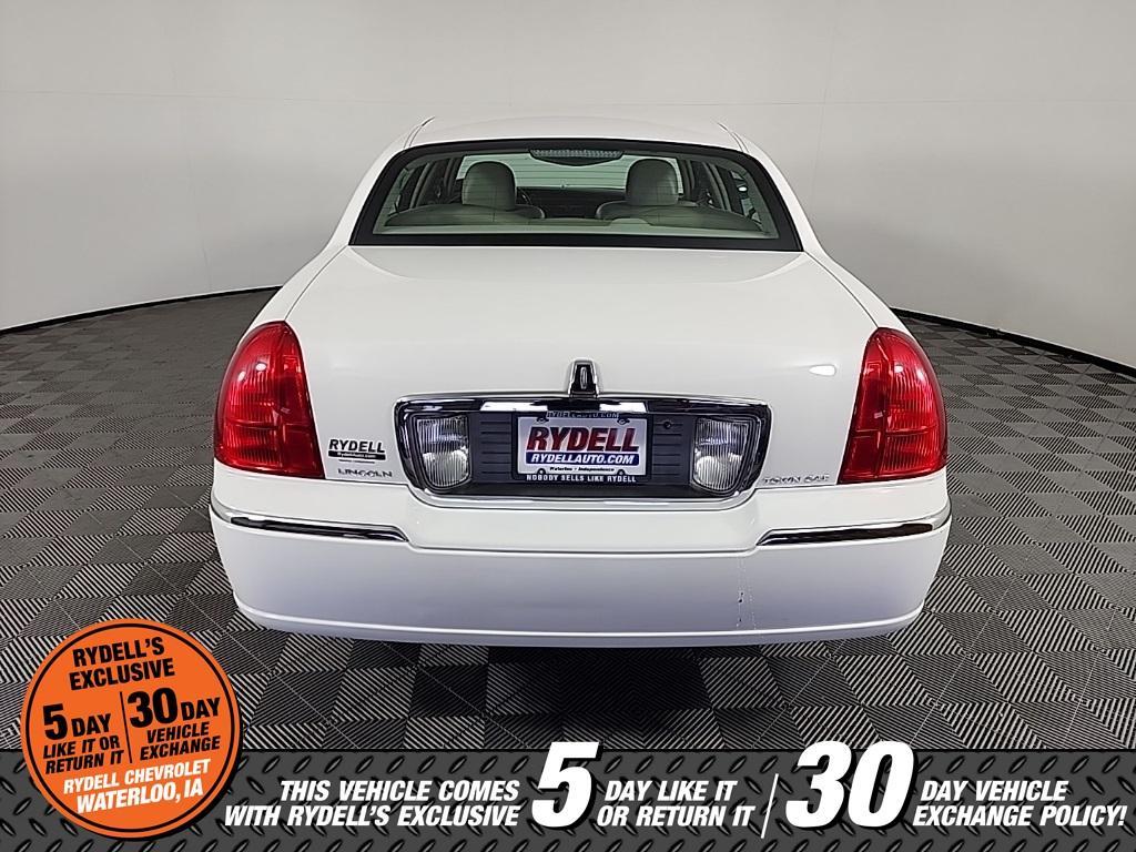 used 2009 Lincoln Town Car car, priced at $14,991