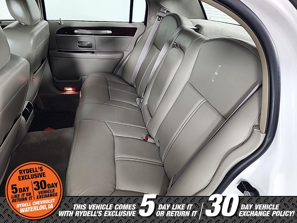 used 2009 Lincoln Town Car car, priced at $14,991