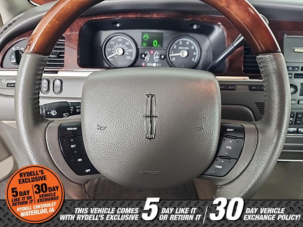 used 2009 Lincoln Town Car car, priced at $14,991