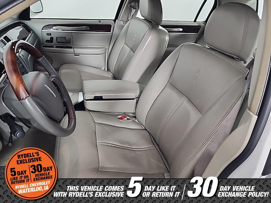 used 2009 Lincoln Town Car car, priced at $14,991