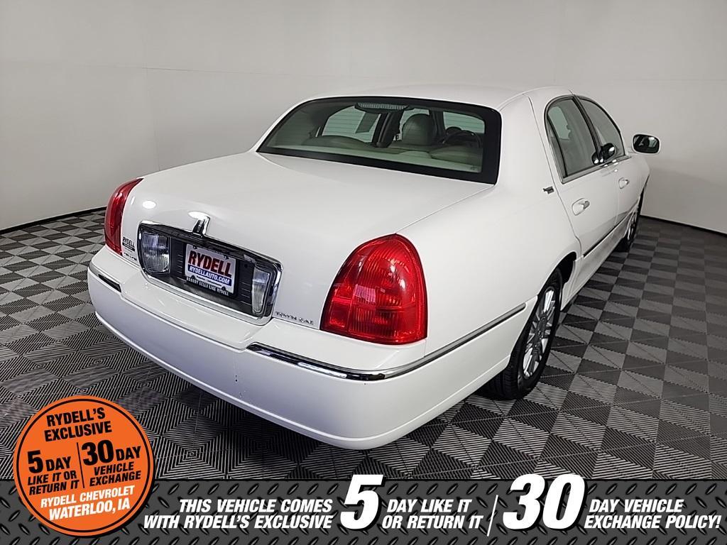 used 2009 Lincoln Town Car car, priced at $14,991