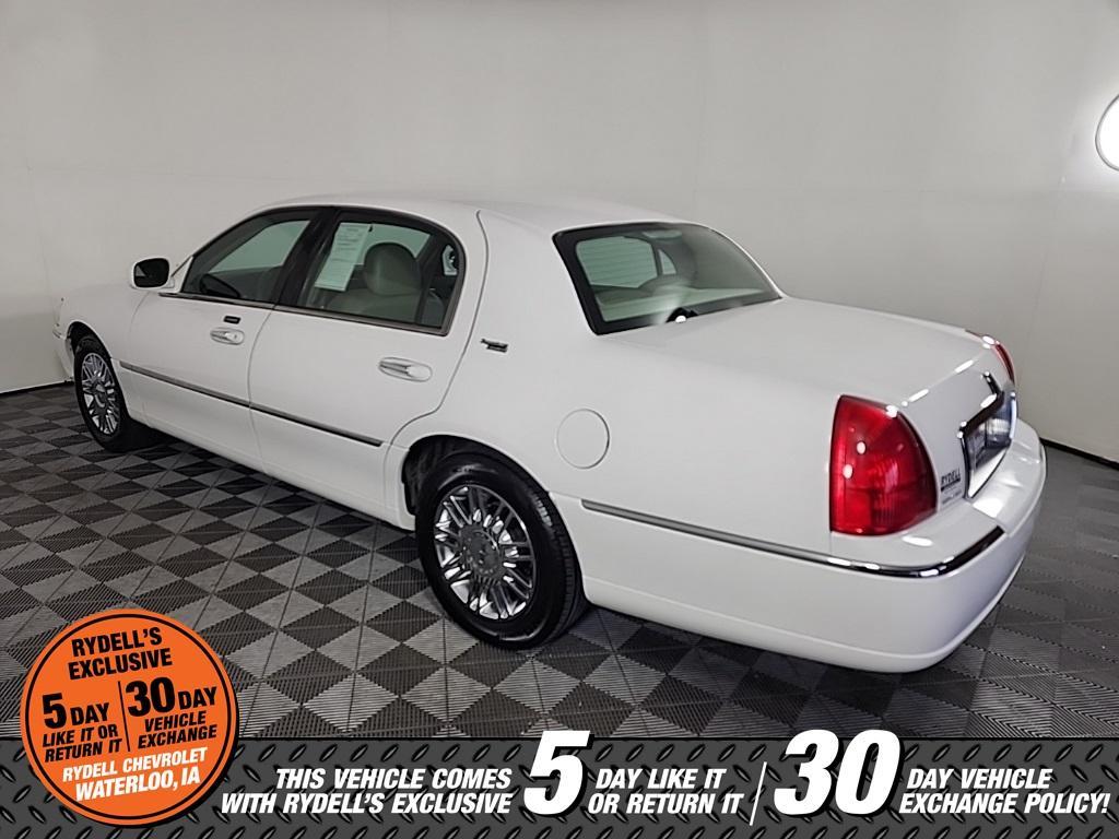 used 2009 Lincoln Town Car car, priced at $14,991