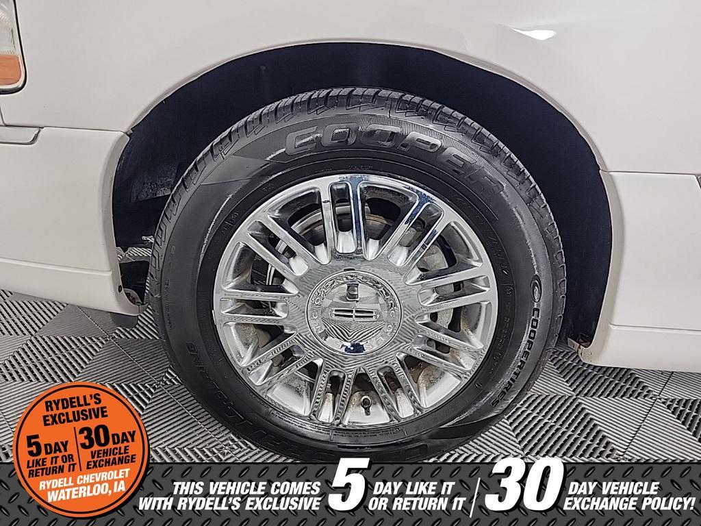 used 2009 Lincoln Town Car car, priced at $14,991
