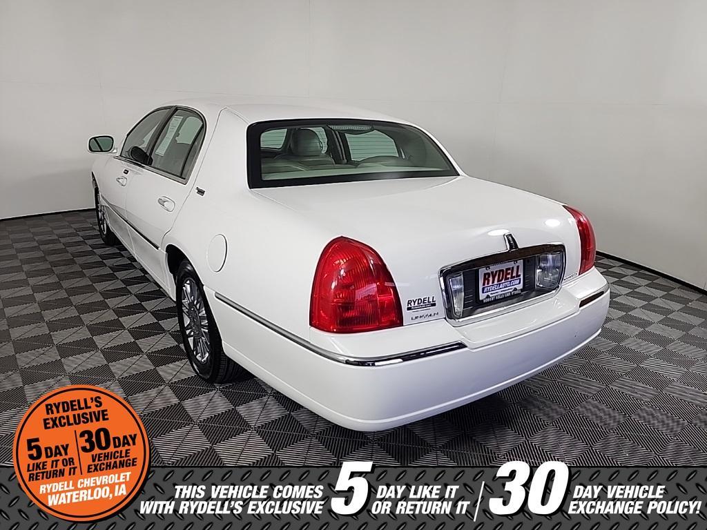 used 2009 Lincoln Town Car car, priced at $14,991