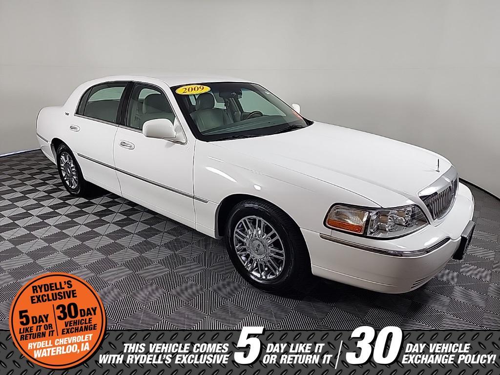 used 2009 Lincoln Town Car car, priced at $14,991