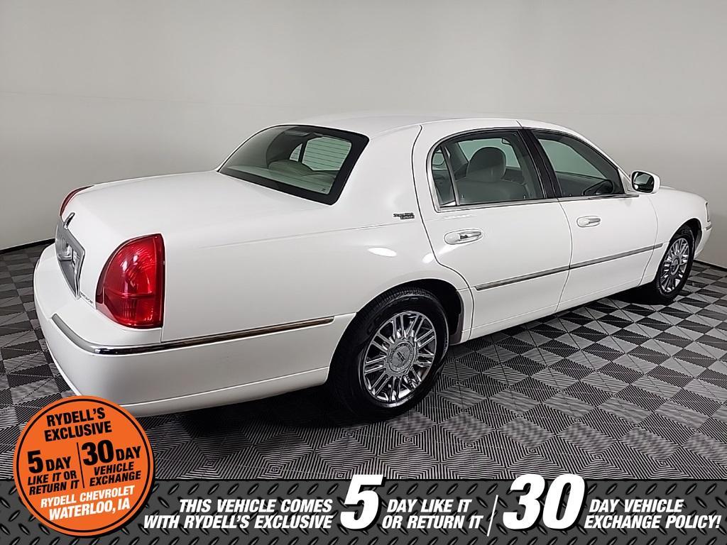 used 2009 Lincoln Town Car car, priced at $14,991