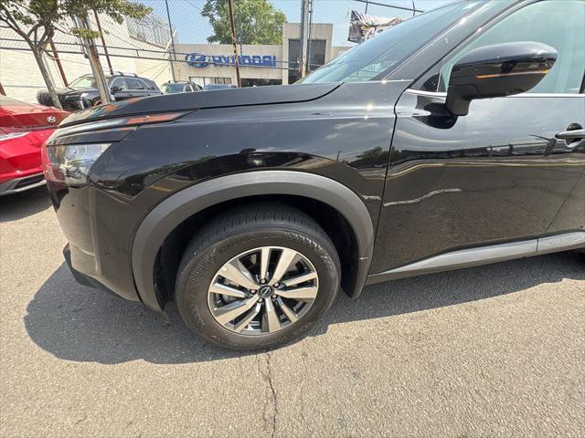 used 2025 Nissan Pathfinder car, priced at $45,498