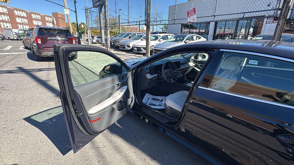 used 2024 Hyundai Sonata Hybrid car, priced at $27,900