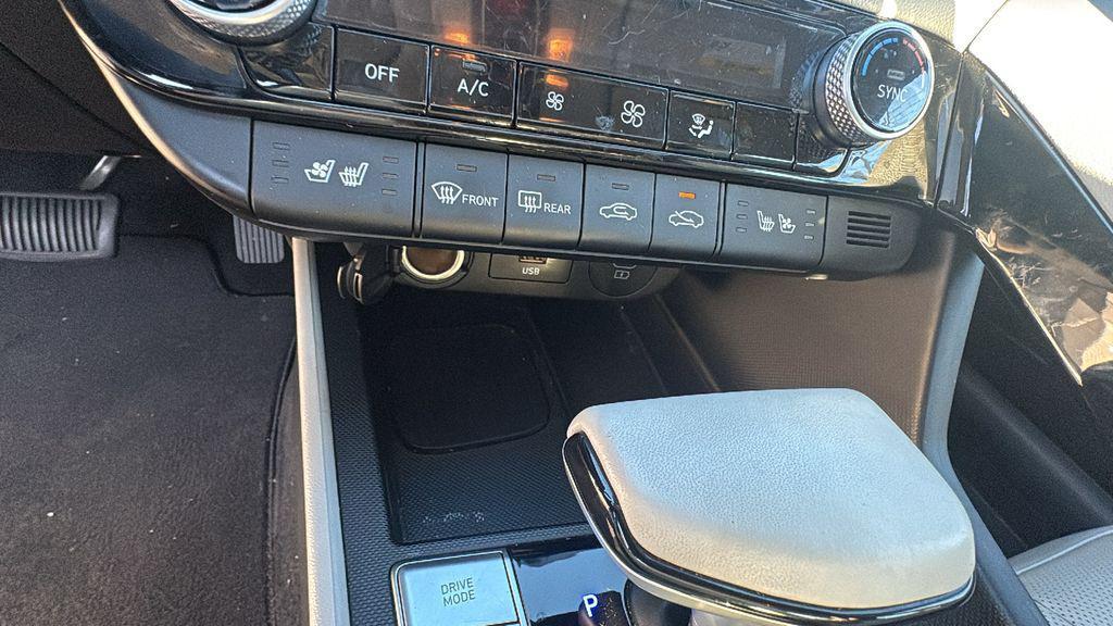 used 2024 Hyundai ELANTRA HEV car, priced at $25,995