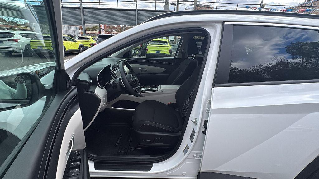 used 2024 Hyundai TUCSON Hybrid car, priced at $27,706