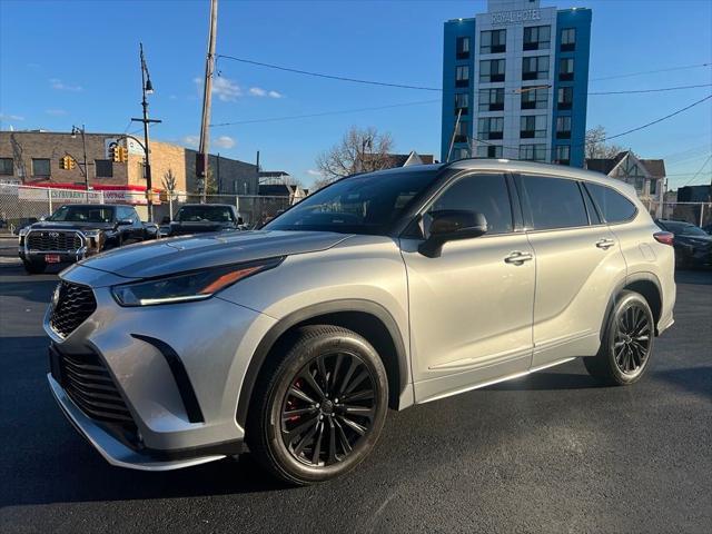 used 2021 Toyota Highlander car, priced at $28,222