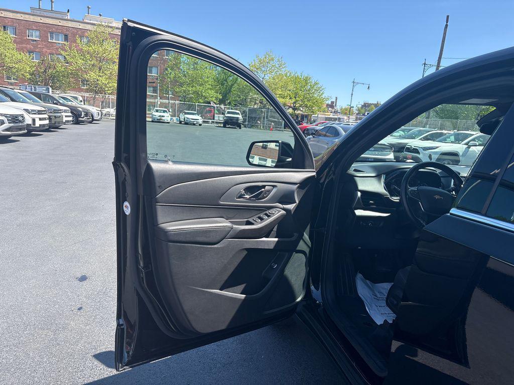 used 2022 Chevrolet Traverse car, priced at $27,000