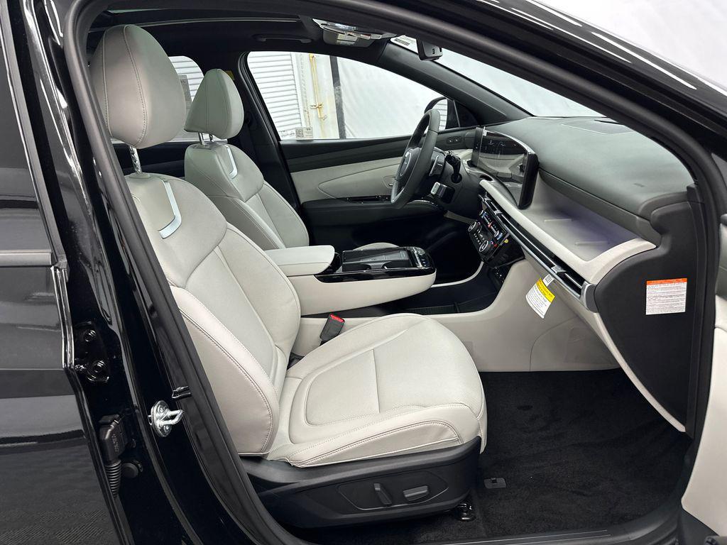 new 2025 Hyundai TUCSON Hybrid car, priced at $41,036