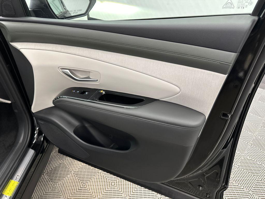 new 2025 Hyundai TUCSON Hybrid car, priced at $41,036