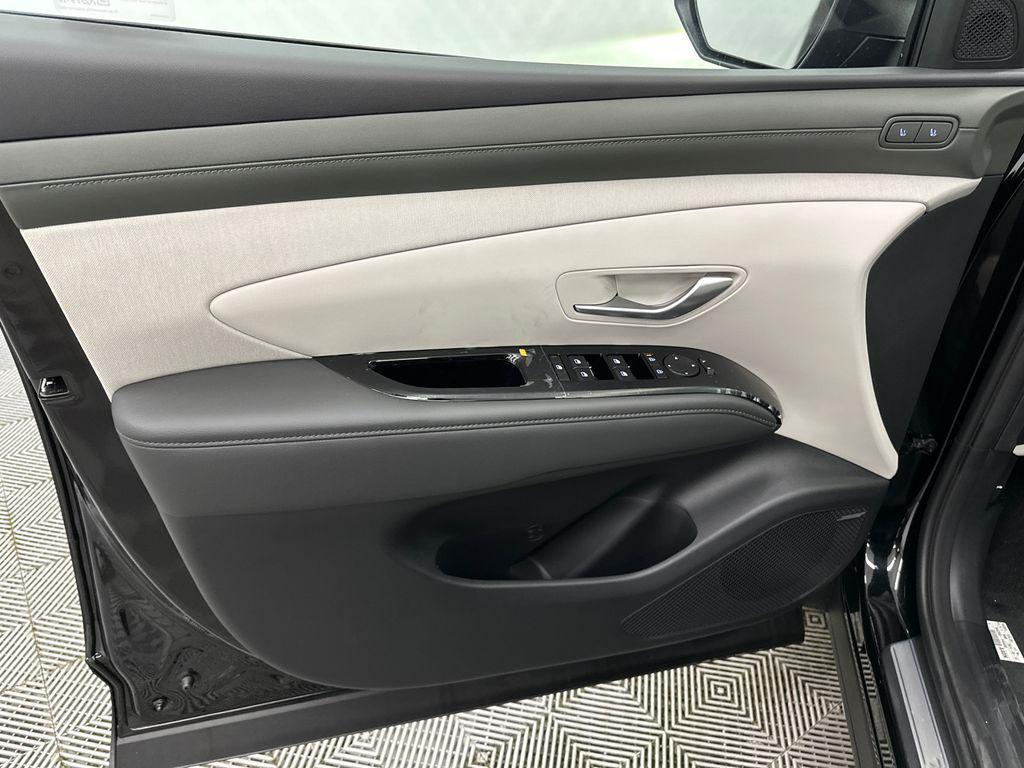 new 2025 Hyundai TUCSON Hybrid car, priced at $41,036