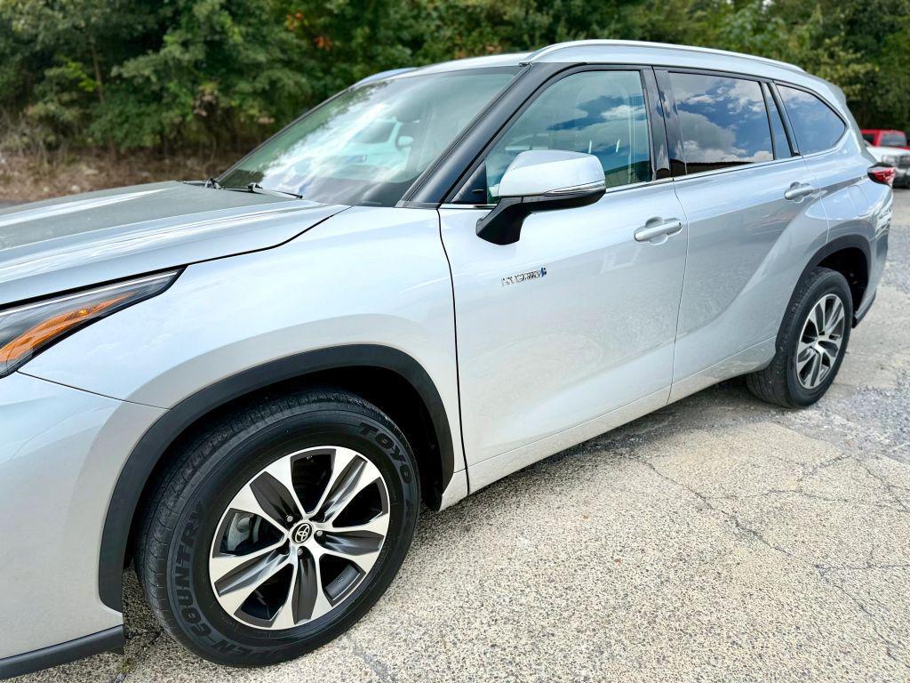 used 2021 Toyota Highlander Hybrid car, priced at $33,900