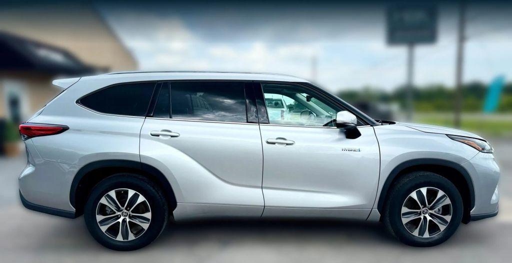 used 2021 Toyota Highlander Hybrid car, priced at $33,900
