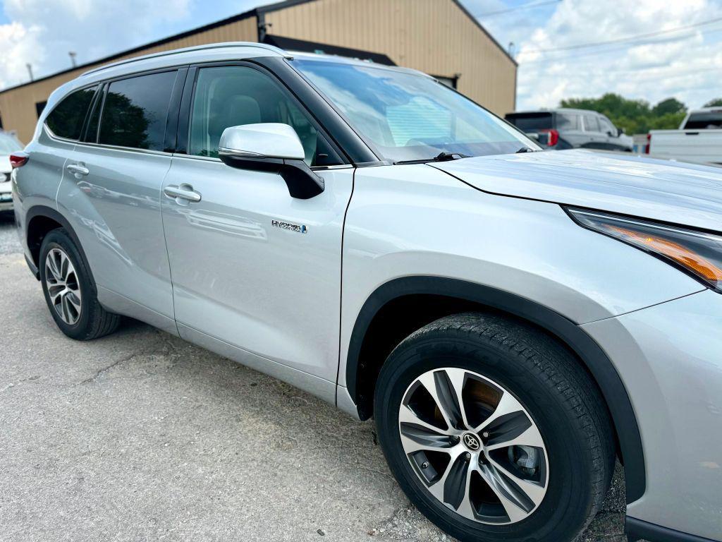 used 2021 Toyota Highlander Hybrid car, priced at $33,900