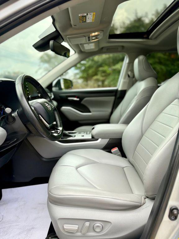 used 2021 Toyota Highlander Hybrid car, priced at $33,900