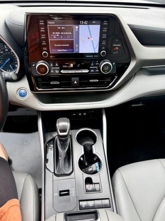 used 2021 Toyota Highlander Hybrid car, priced at $33,900