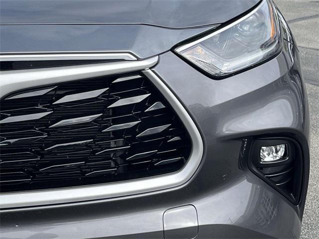 used 2021 Toyota Highlander car, priced at $29,942