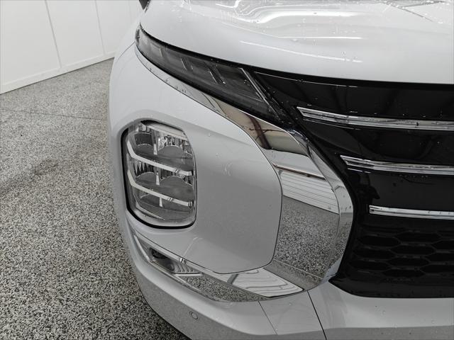 new 2025 Mitsubishi Outlander car, priced at $35,080