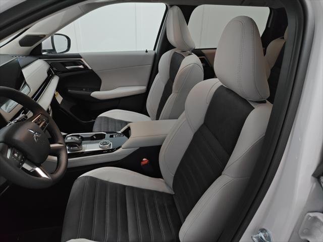 new 2025 Mitsubishi Outlander car, priced at $37,175