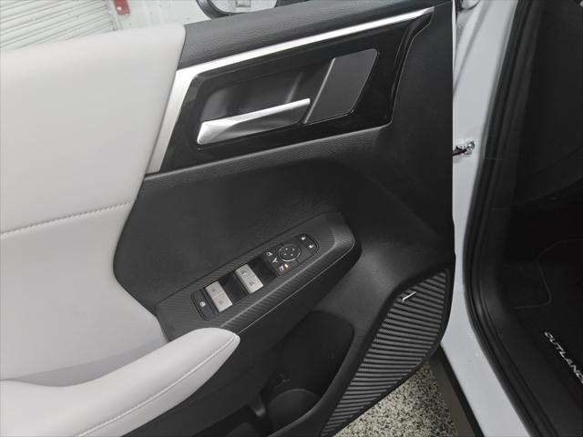 new 2025 Mitsubishi Outlander car, priced at $33,680