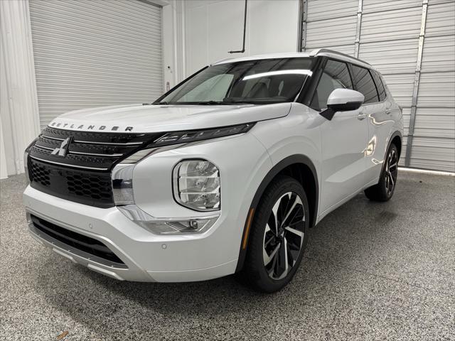 new 2024 Mitsubishi Outlander car, priced at $30,180