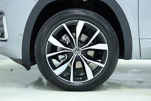new 2025 Volkswagen Atlas car, priced at $49,374