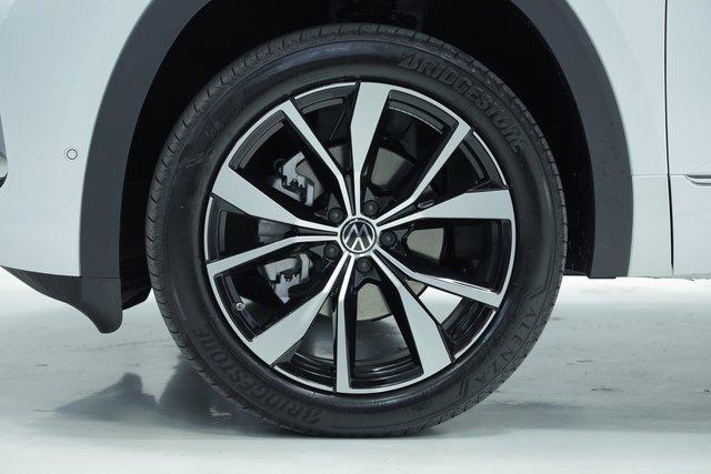 new 2025 Volkswagen Atlas Cross Sport car, priced at $50,056