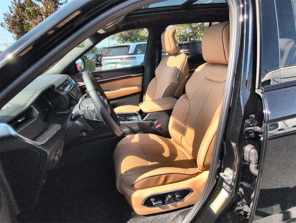 new 2025 Jeep Grand Cherokee car, priced at $60,281