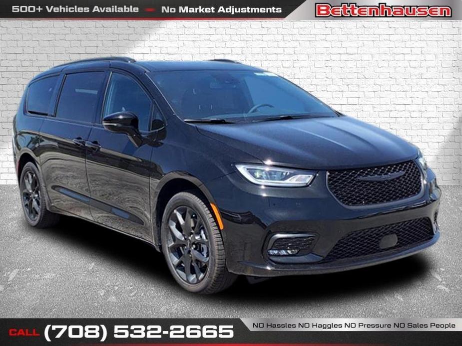 new 2024 Chrysler Pacifica car, priced at $43,085