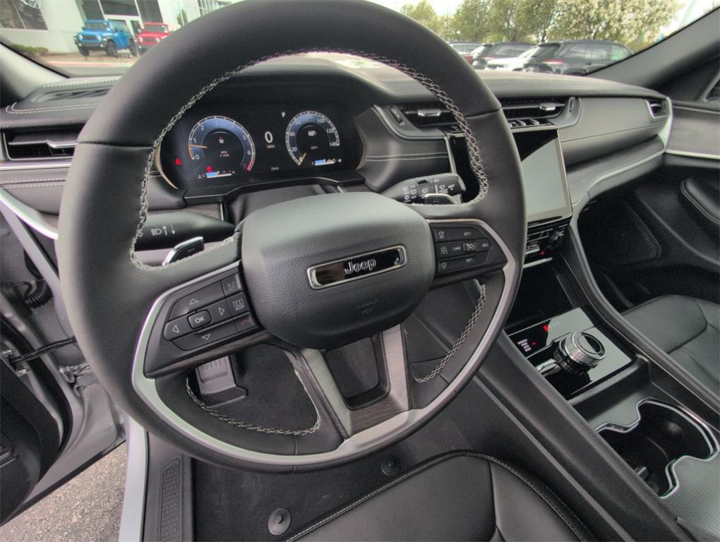 new 2025 Jeep Grand Cherokee car, priced at $44,870