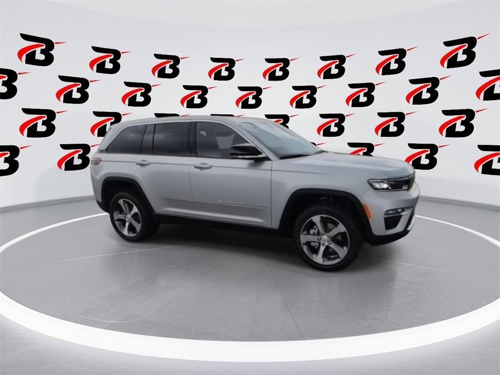 new 2025 Jeep Grand Cherokee car, priced at $44,870