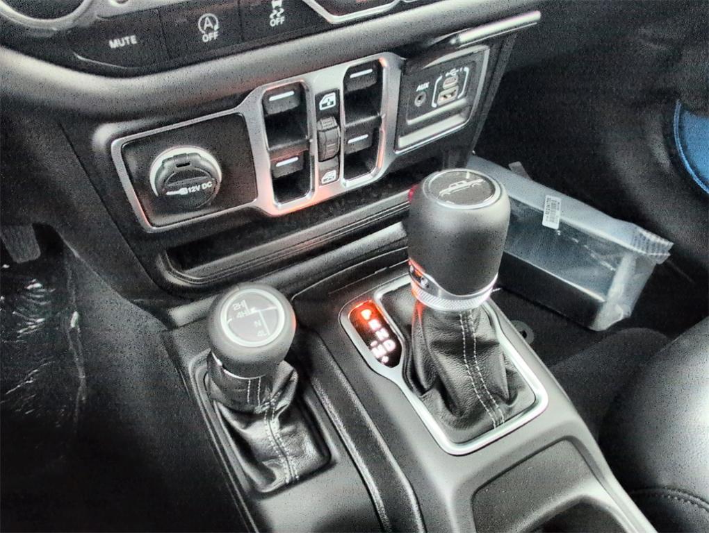 new 2025 Jeep Gladiator car, priced at $44,695