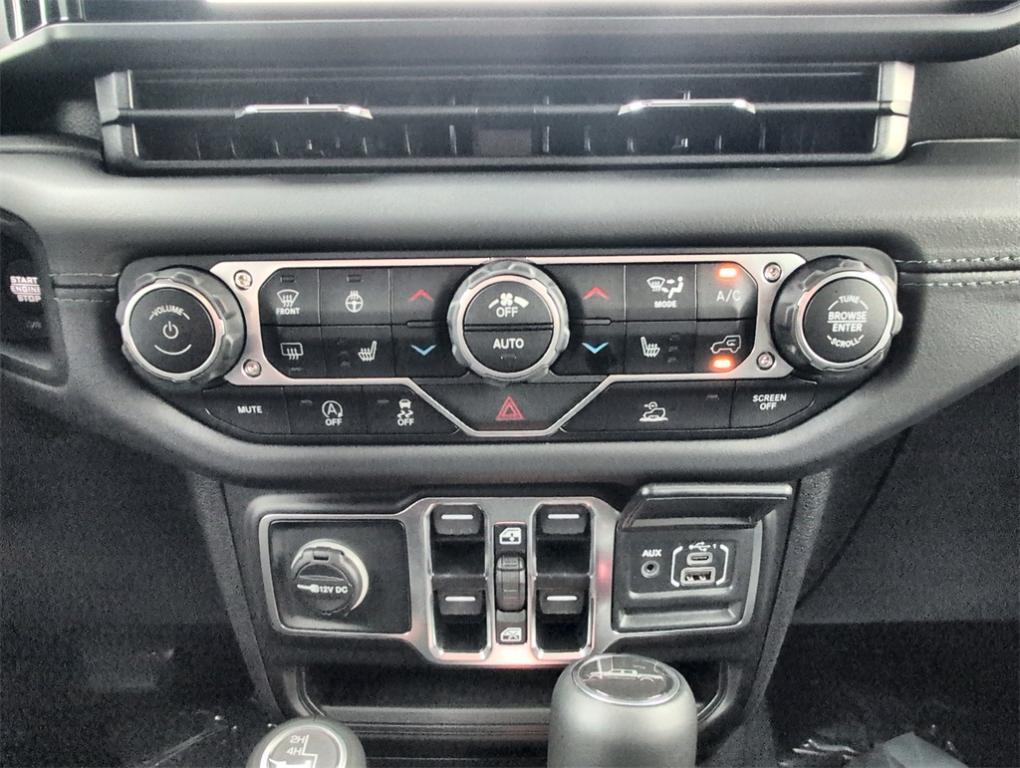 new 2025 Jeep Gladiator car, priced at $44,695