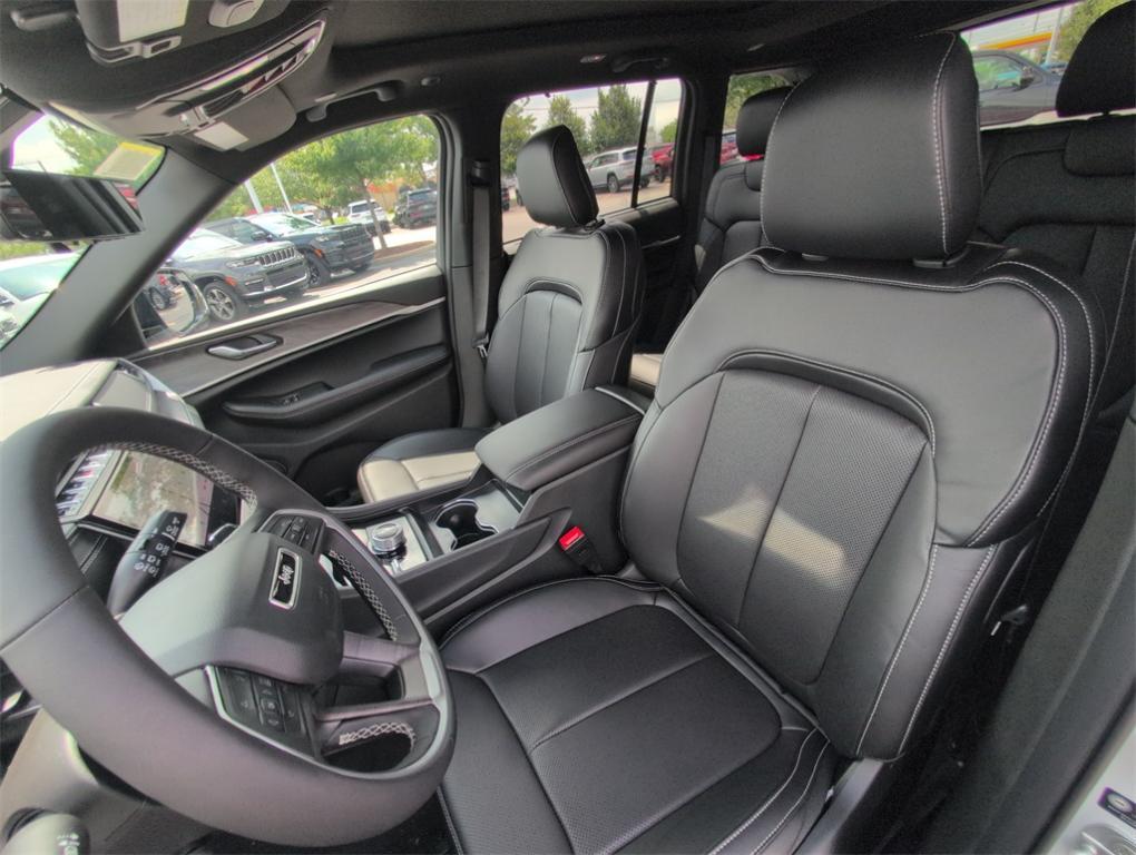 new 2025 Jeep Grand Cherokee car, priced at $46,755