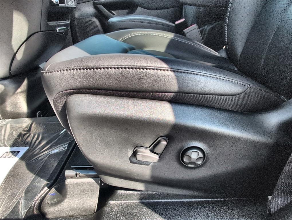 new 2025 Chrysler Pacifica car, priced at $42,720