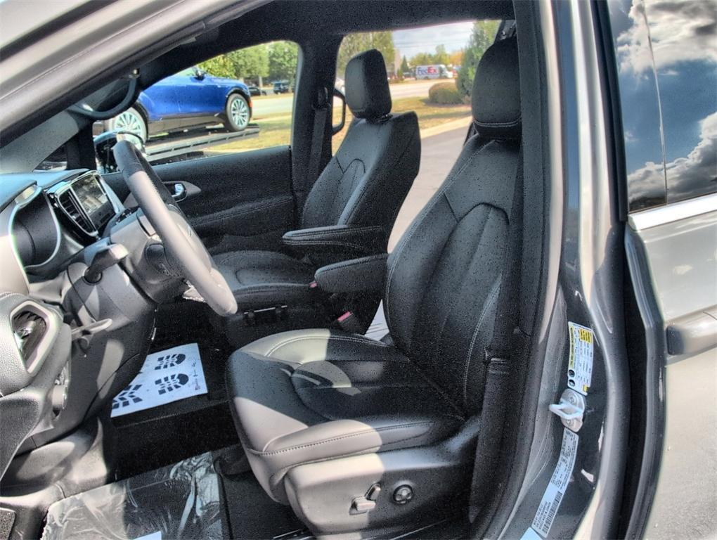 new 2025 Chrysler Pacifica car, priced at $42,720