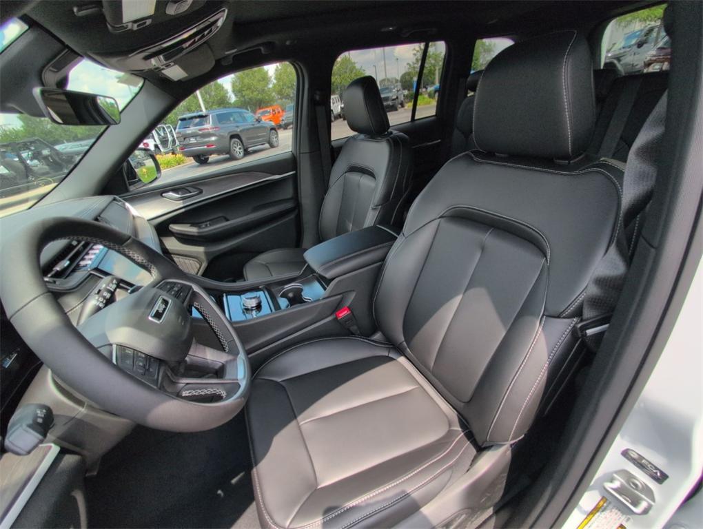 new 2025 Jeep Grand Cherokee car, priced at $46,584