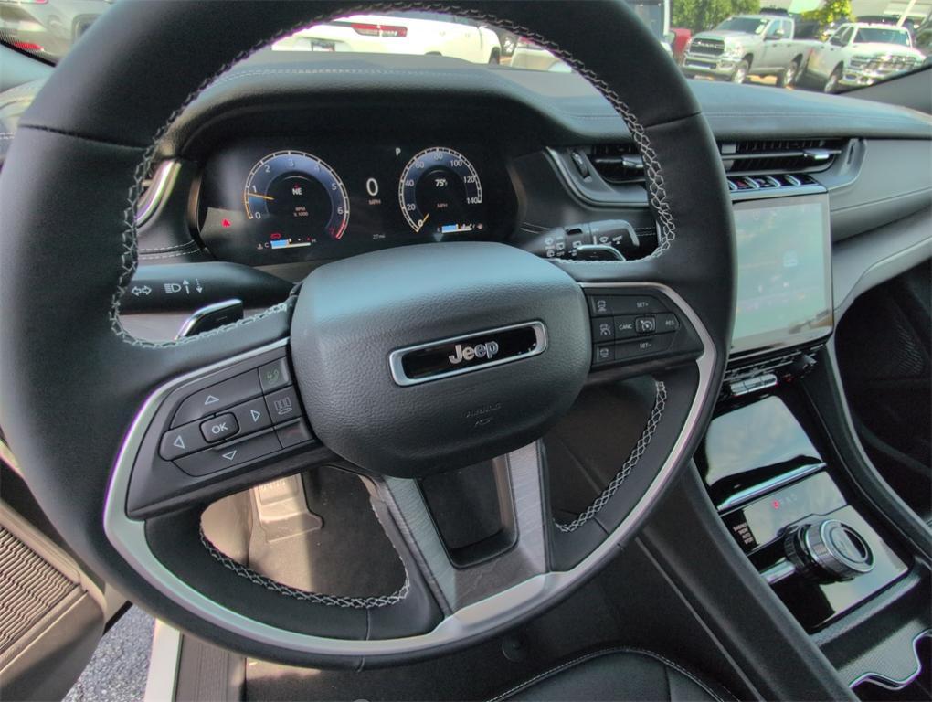 new 2025 Jeep Grand Cherokee car, priced at $44,253