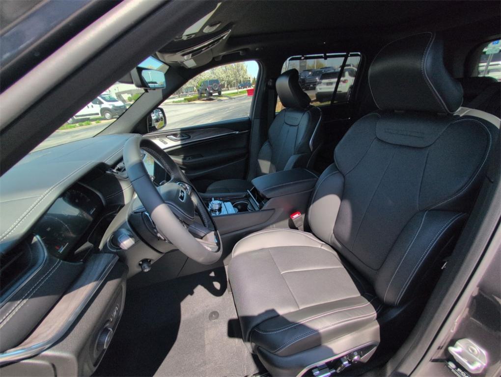 new 2025 Jeep Grand Cherokee car, priced at $61,551