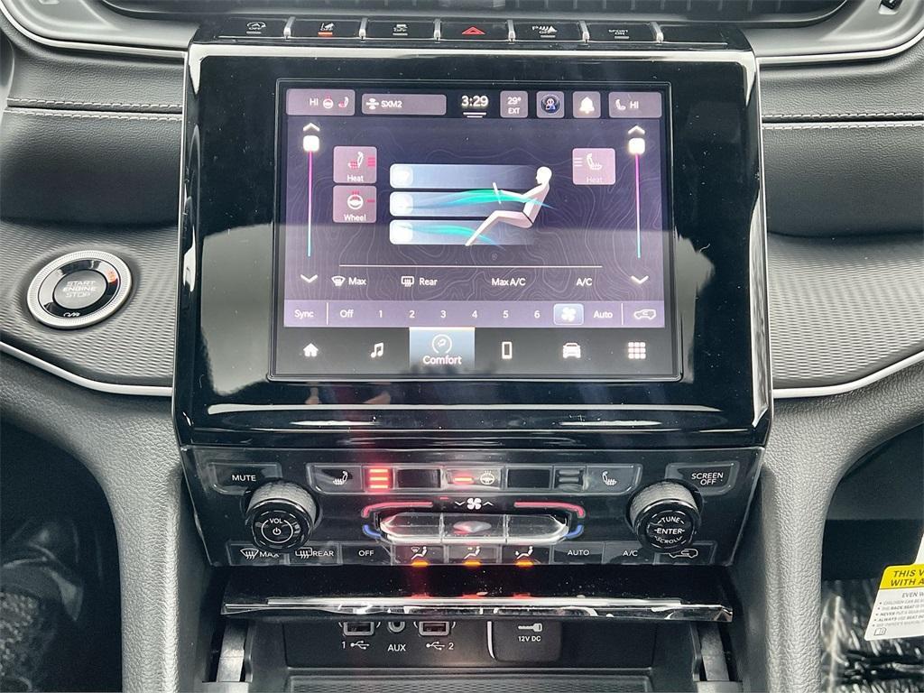 new 2025 Jeep Grand Cherokee car, priced at $45,650
