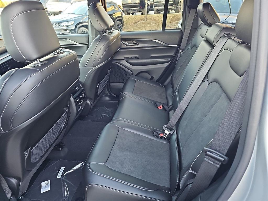 new 2025 Jeep Grand Cherokee car, priced at $44,655